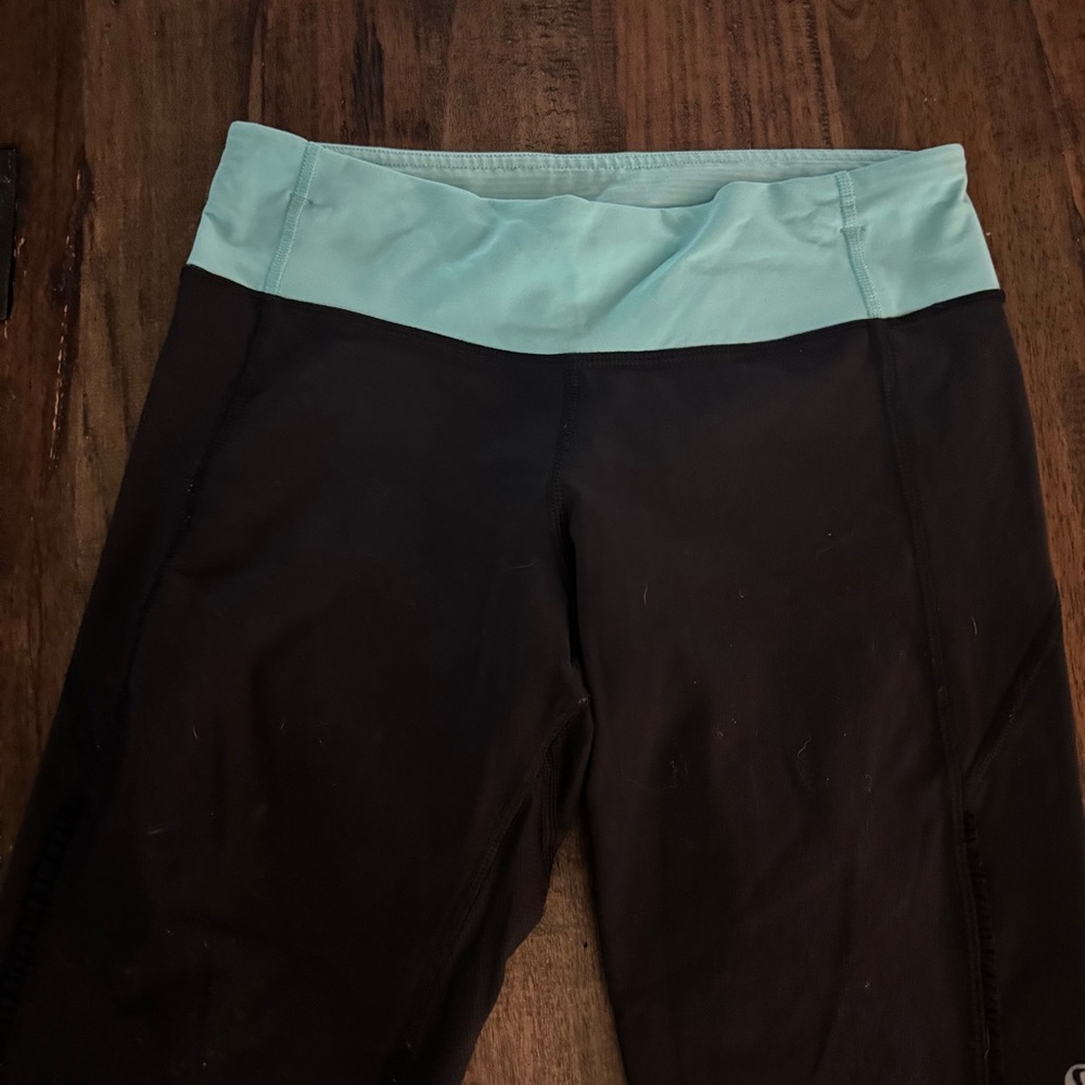 Lululemon Black and Blue Cropped Leggings - Picture 11 of 16